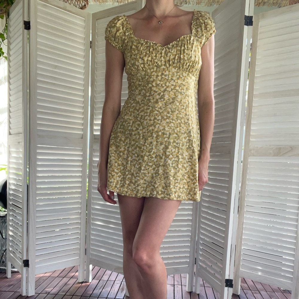 Perfect Springtime mini dress! Great for lunches & days at the beach